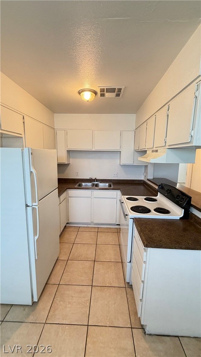 3356 Sylvia Street 3 — photo 5 of 20