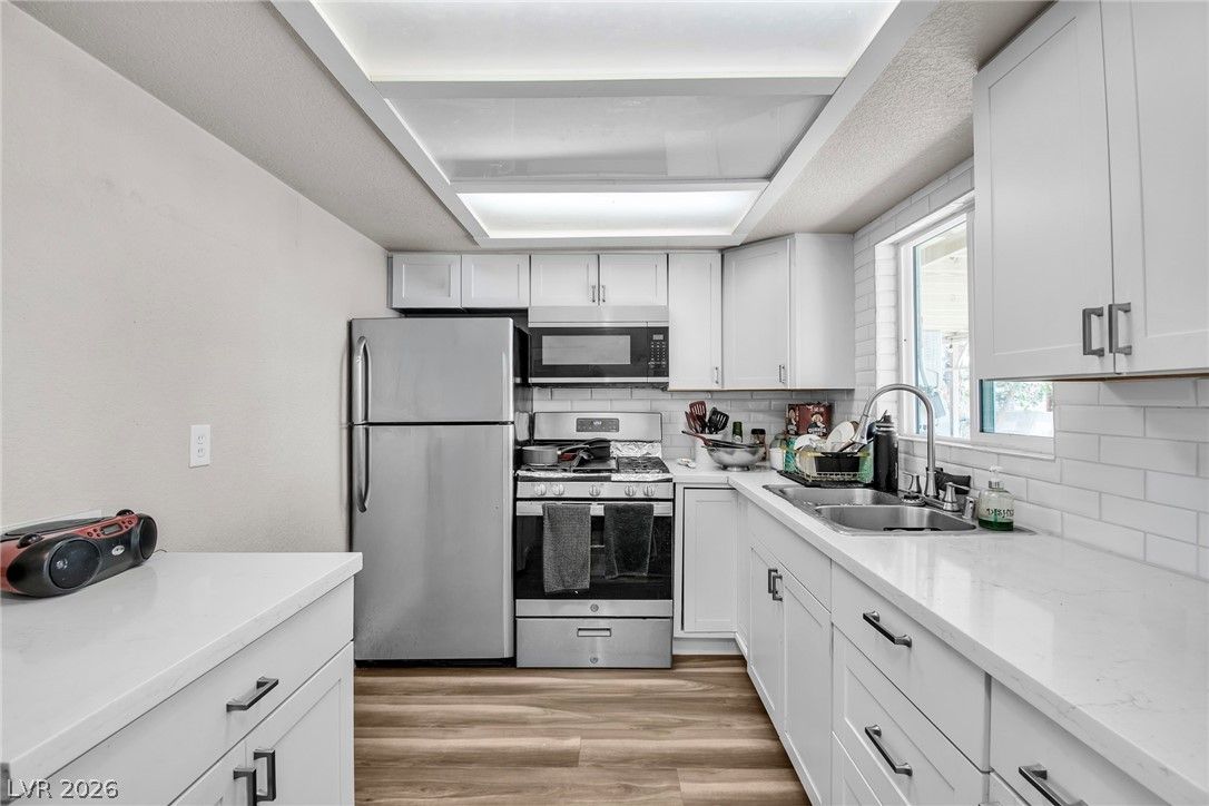 1417 East Piper Avenue — photo 4 of 9