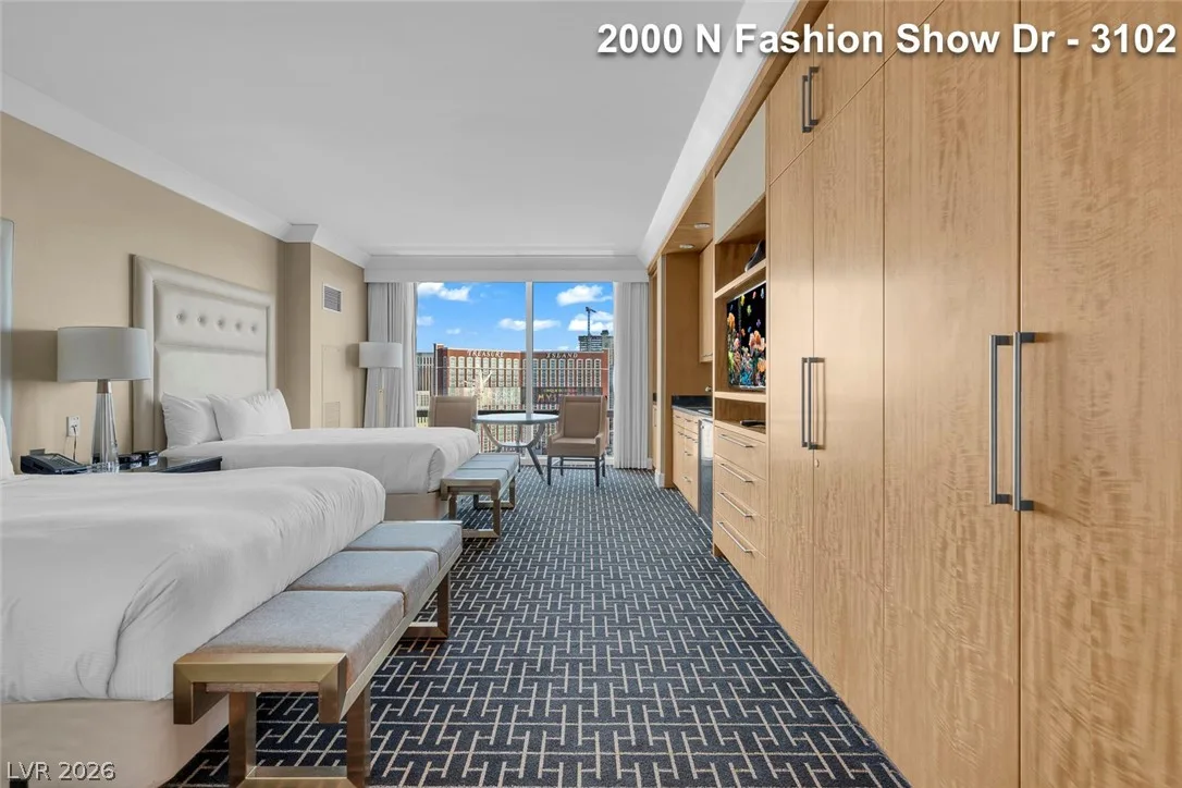 2000 North Fashion Show Drive 3102 — photo 2