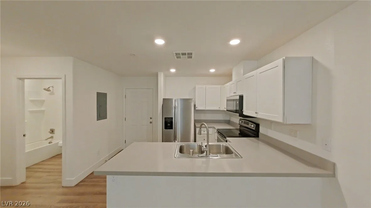 1821 Santa Paula Drive 103 — photo 2