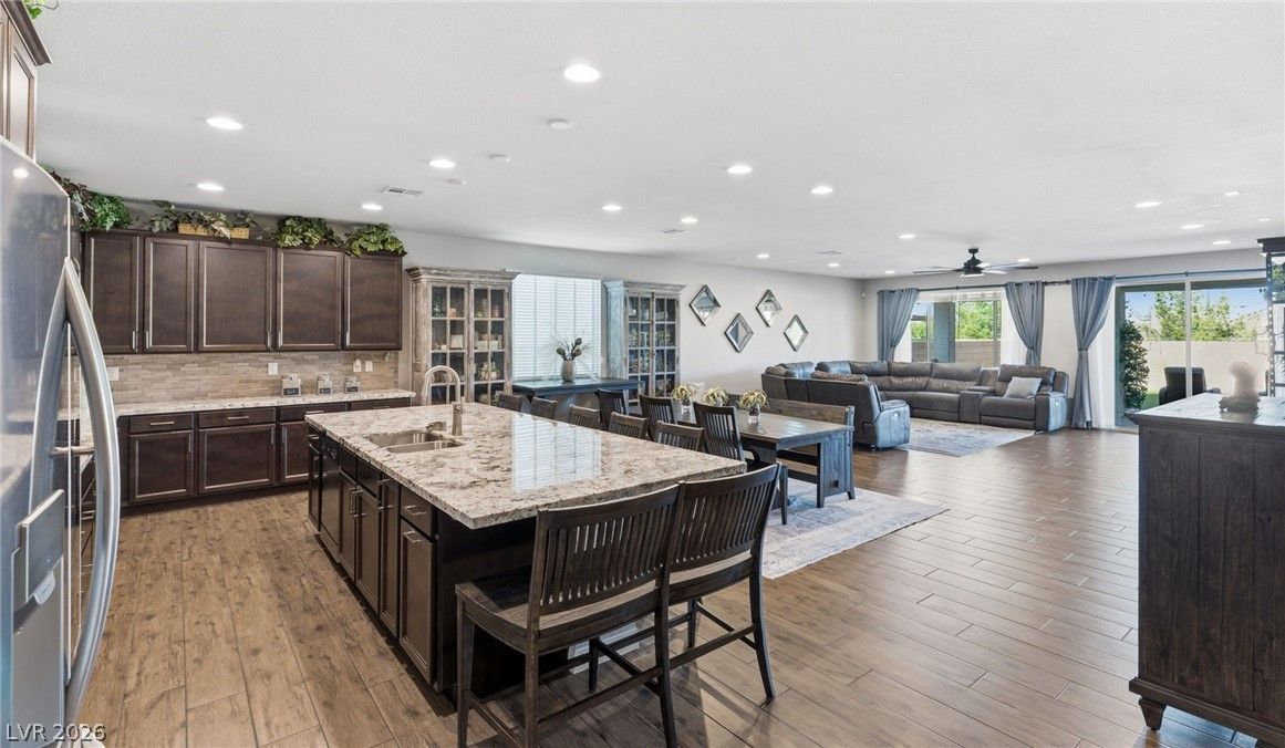 6380 Regina Ridge Street — photo 4