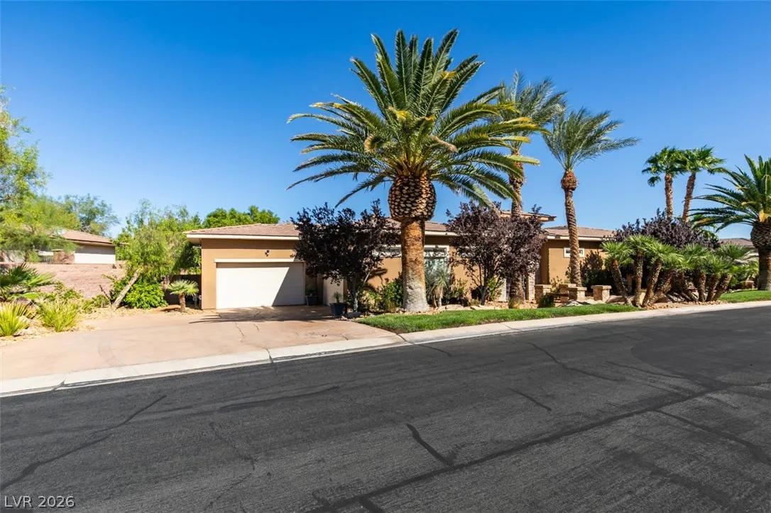549 Regents Gate Drive — photo 2