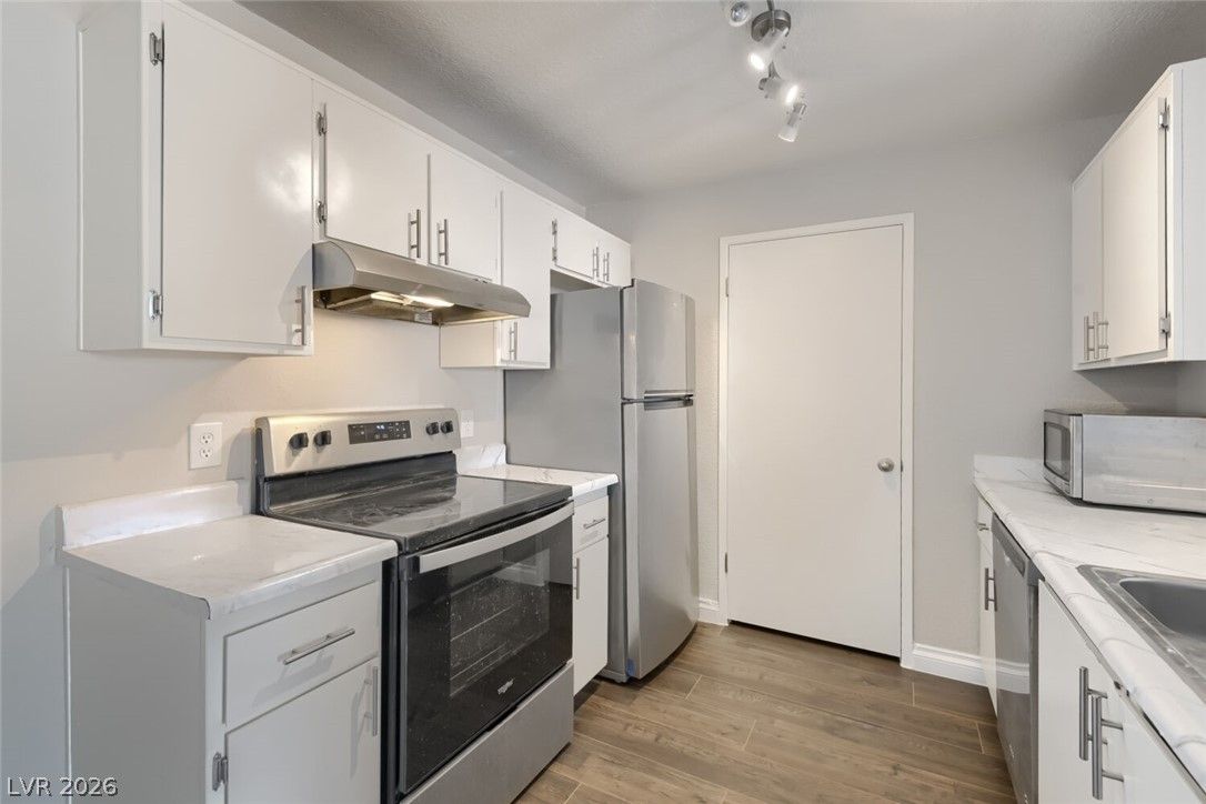 240 Mission Catalina Lane 207 — photo 4 of 11