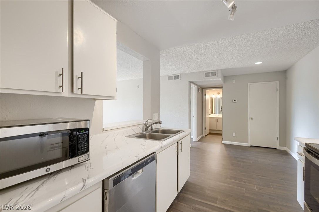 240 Mission Catalina Lane 207 — photo 5 of 11
