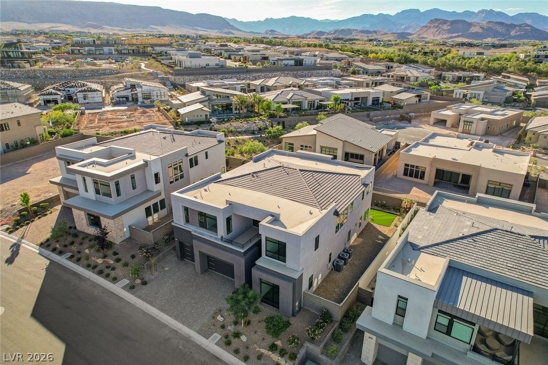 10738 Desert Heights Avenue — photo 3