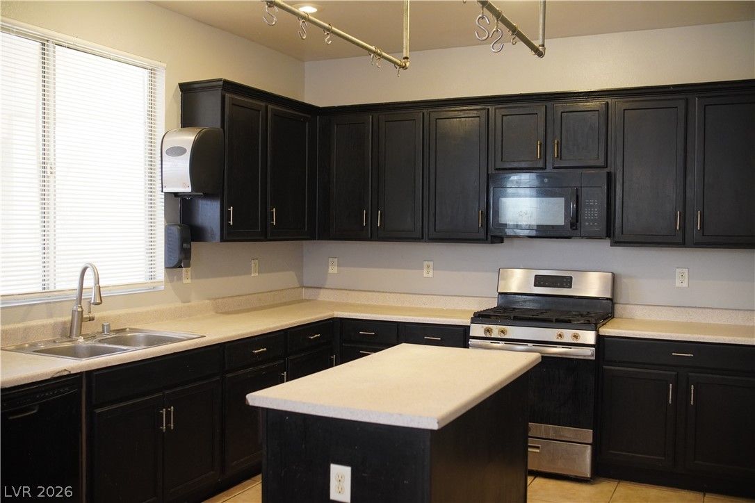 10015 San Gervasio Avenue — photo 3 of 13