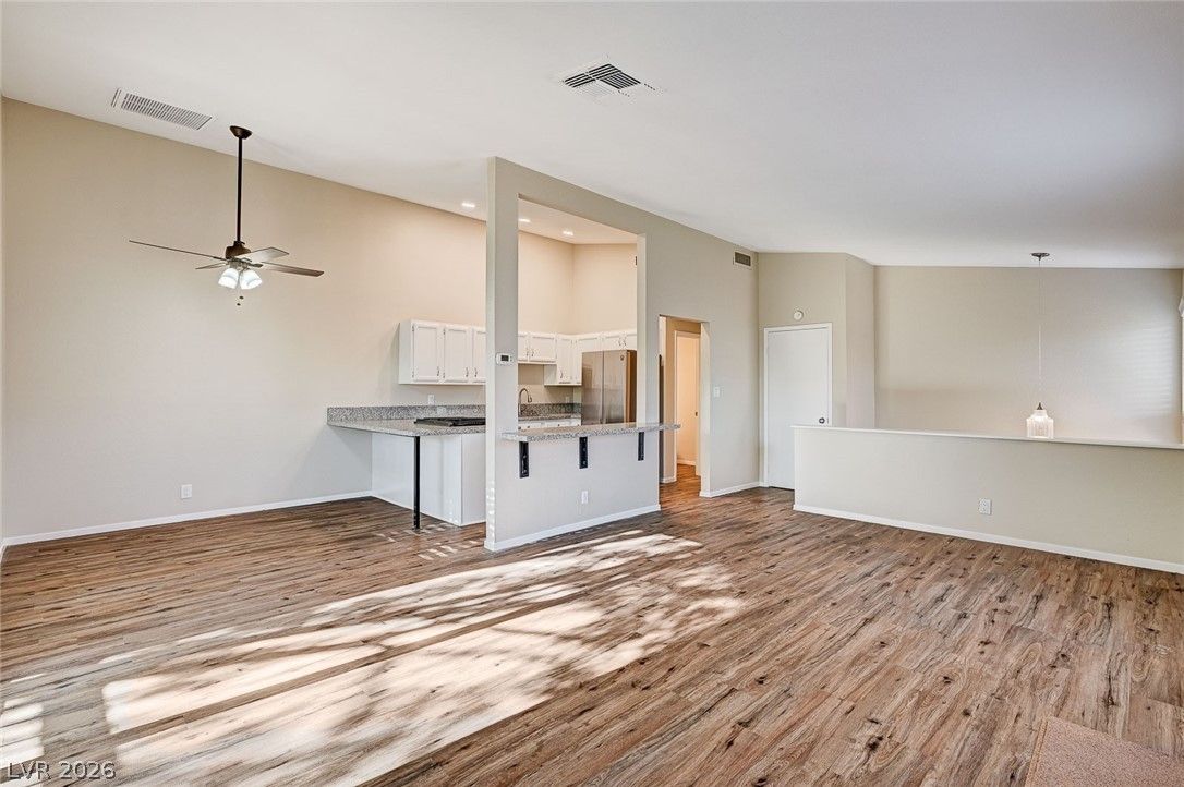 1305 Capri Drive D — photo 4 of 28