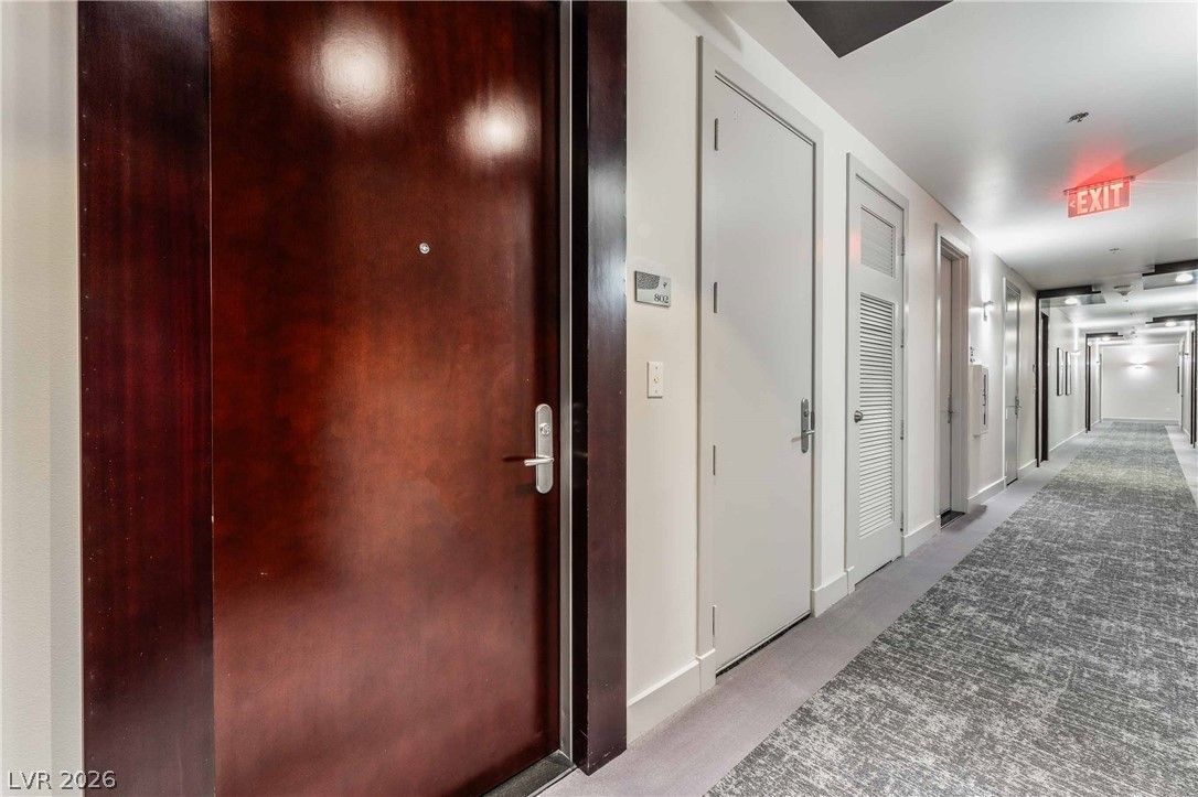 4575 DEAN MARTIN Drive 802 — photo 1