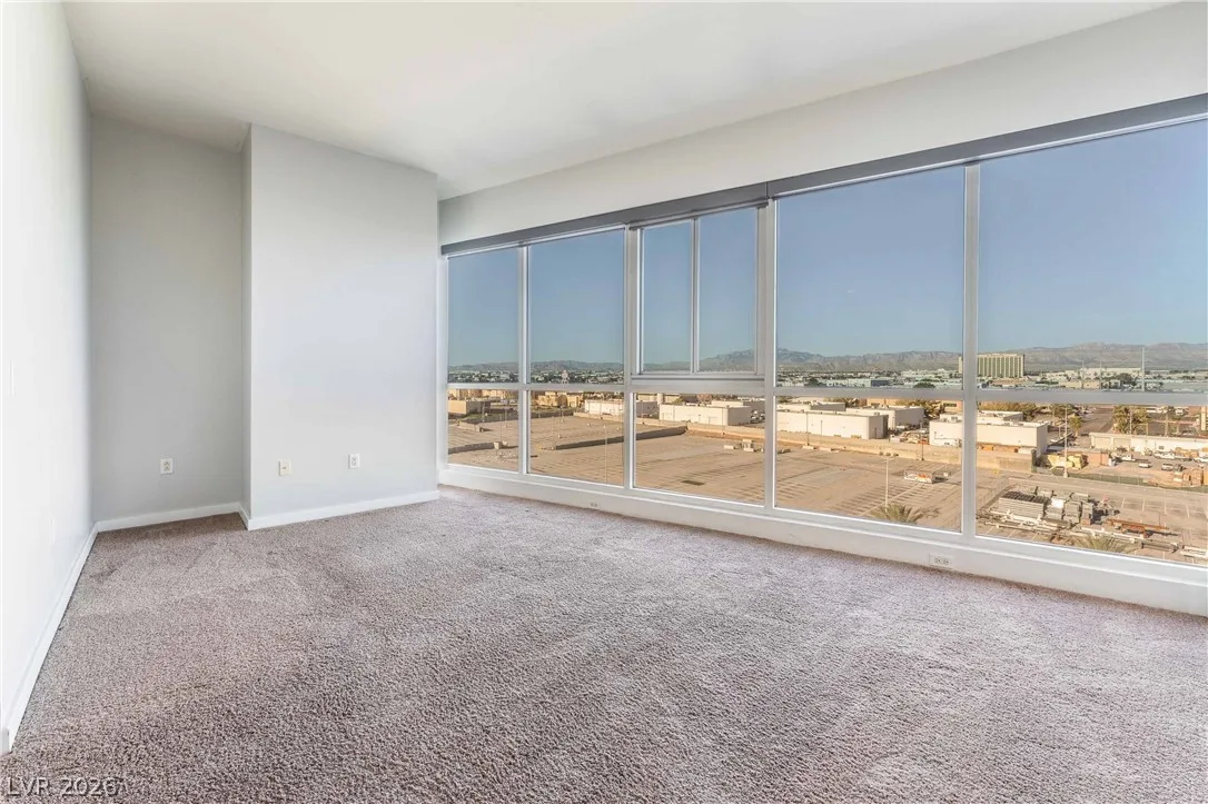 4575 DEAN MARTIN Drive 802 — photo 2