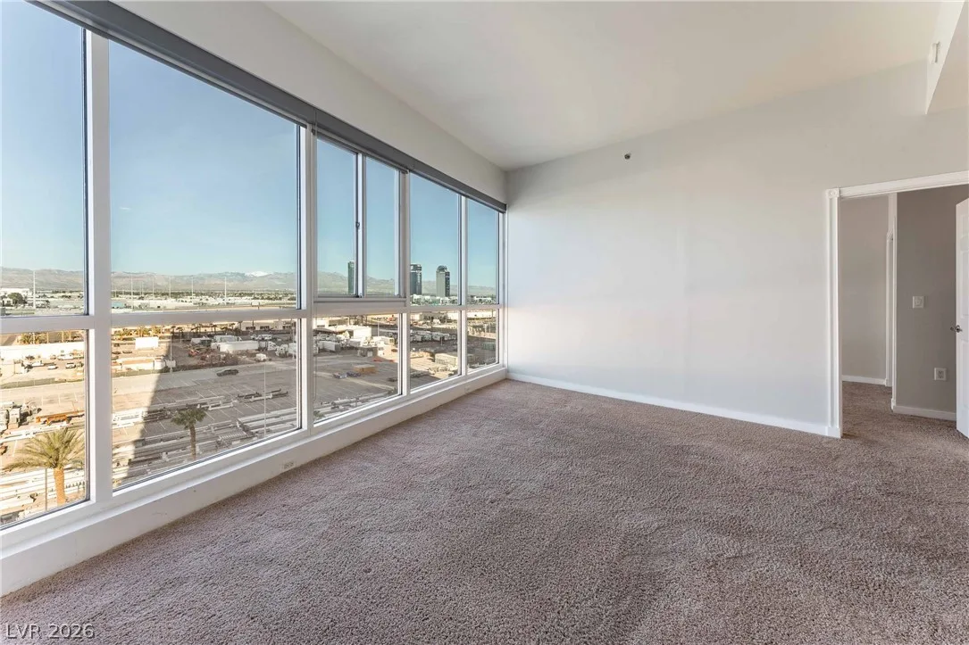 4575 DEAN MARTIN Drive 802 — photo 3