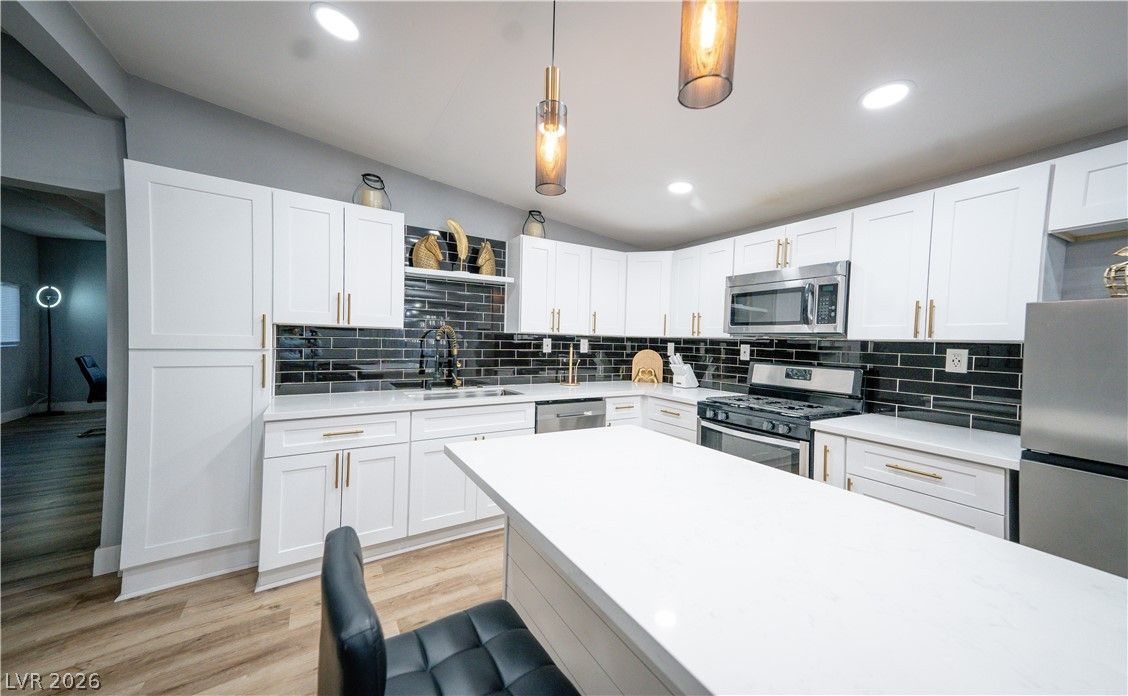 1660 Izabella Avenue — photo 4