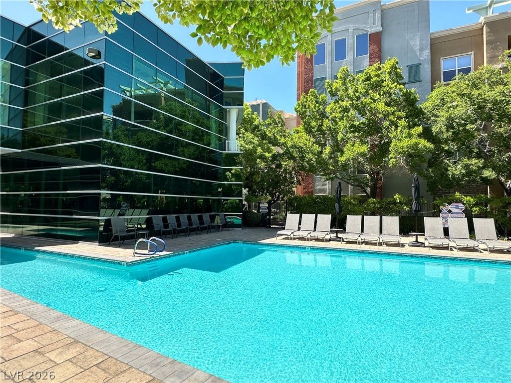 32 East Serene Avenue 408 — photo 2