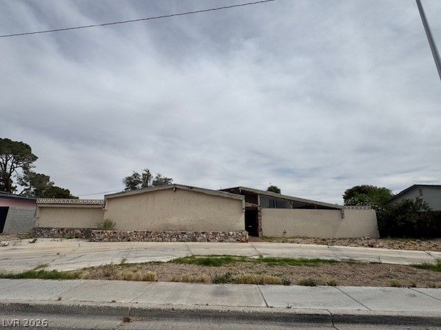3530 Spencer Street — photo 1 of 5