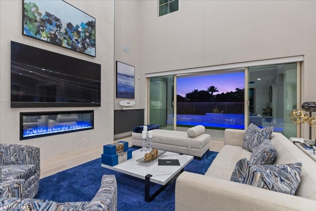9 Rue Promenade Way — photo 2