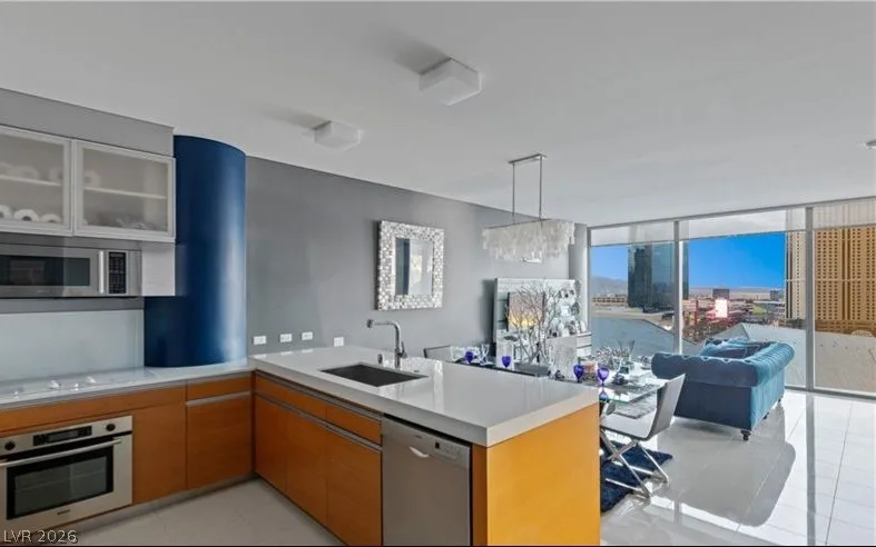 3722 Las Vegas Boulevard 705E — photo 3