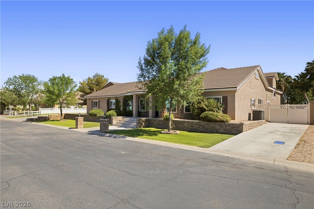 1373 Lake Valley Drive — photo 2
