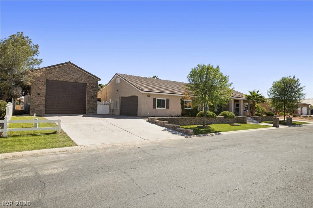 1373 Lake Valley Drive — photo 3