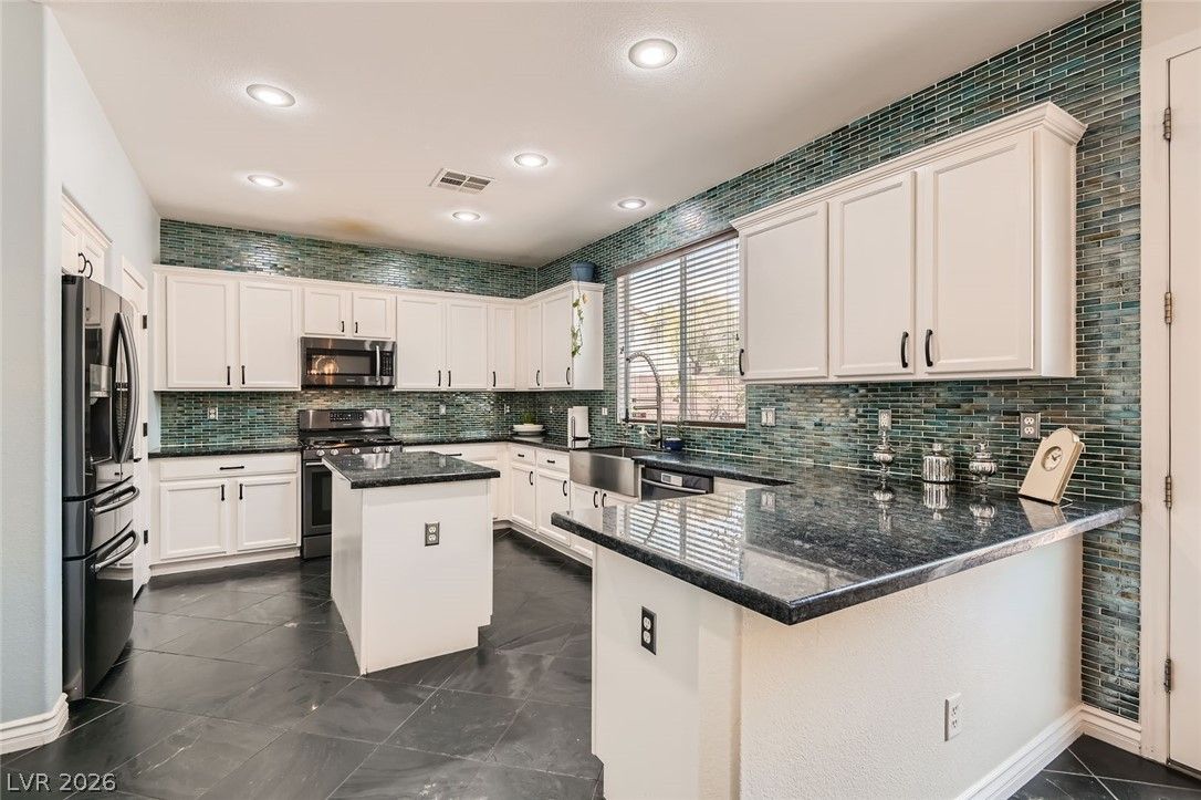 9580 Magnificent Avenue — photo 3 of 22