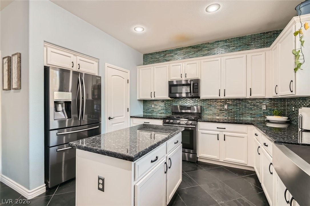 9580 Magnificent Avenue — photo 4 of 22
