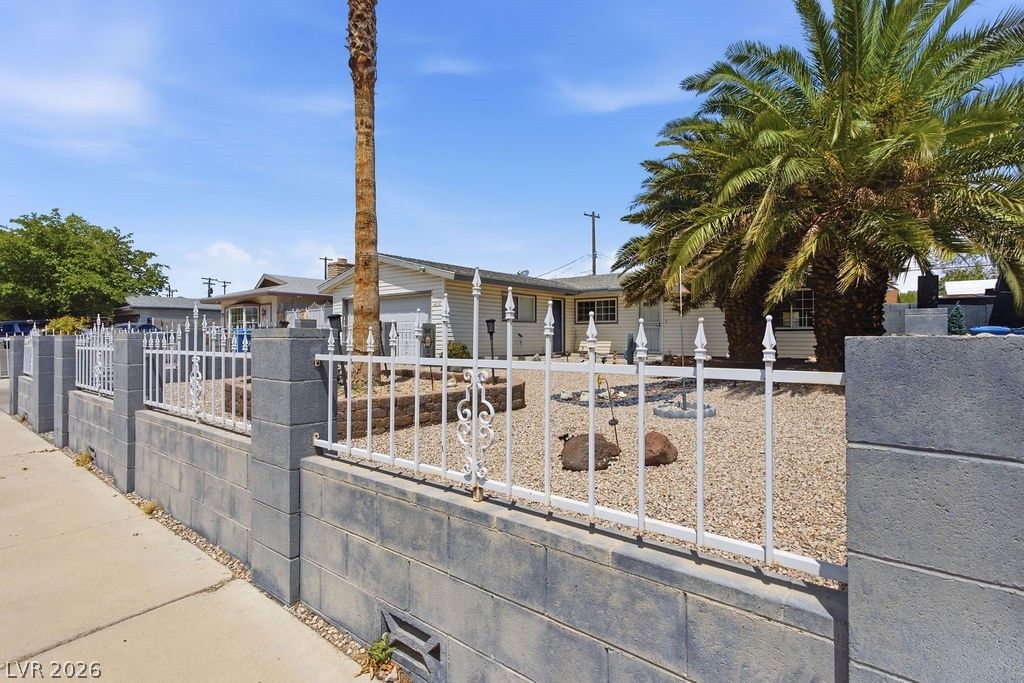 4216 Esmeralda Avenue — photo 3 of 26