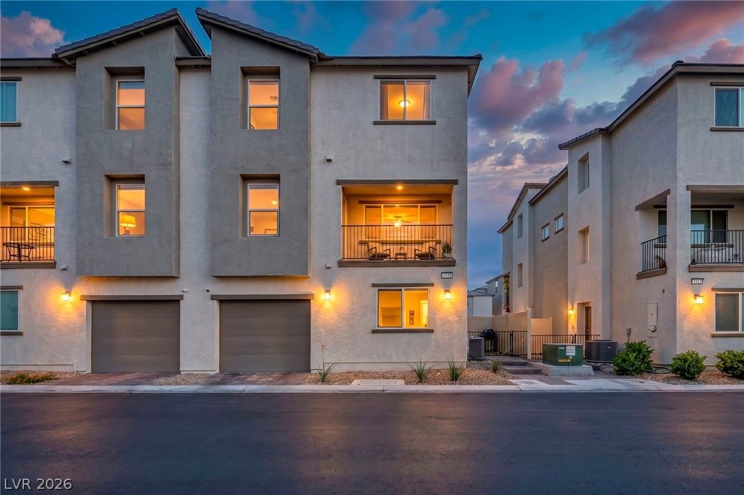 7018 Spicy Merlot Street — photo 3