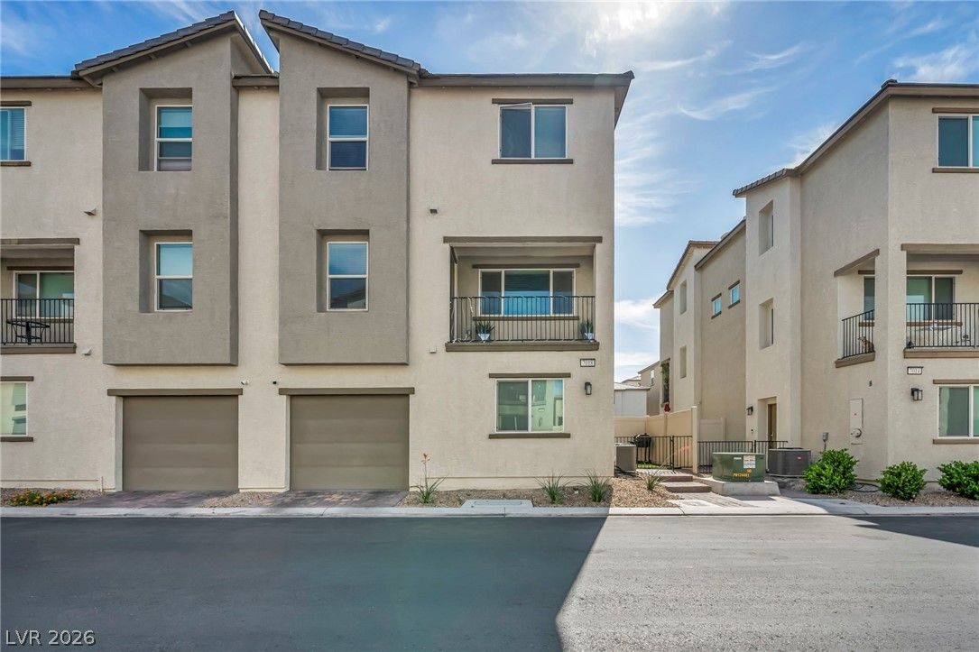7018 Spicy Merlot Street — photo 4
