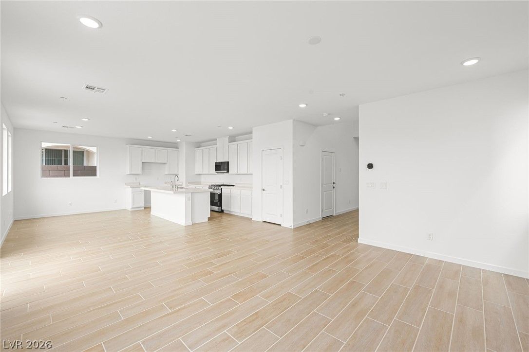 321 Lupton Avenue — photo 4