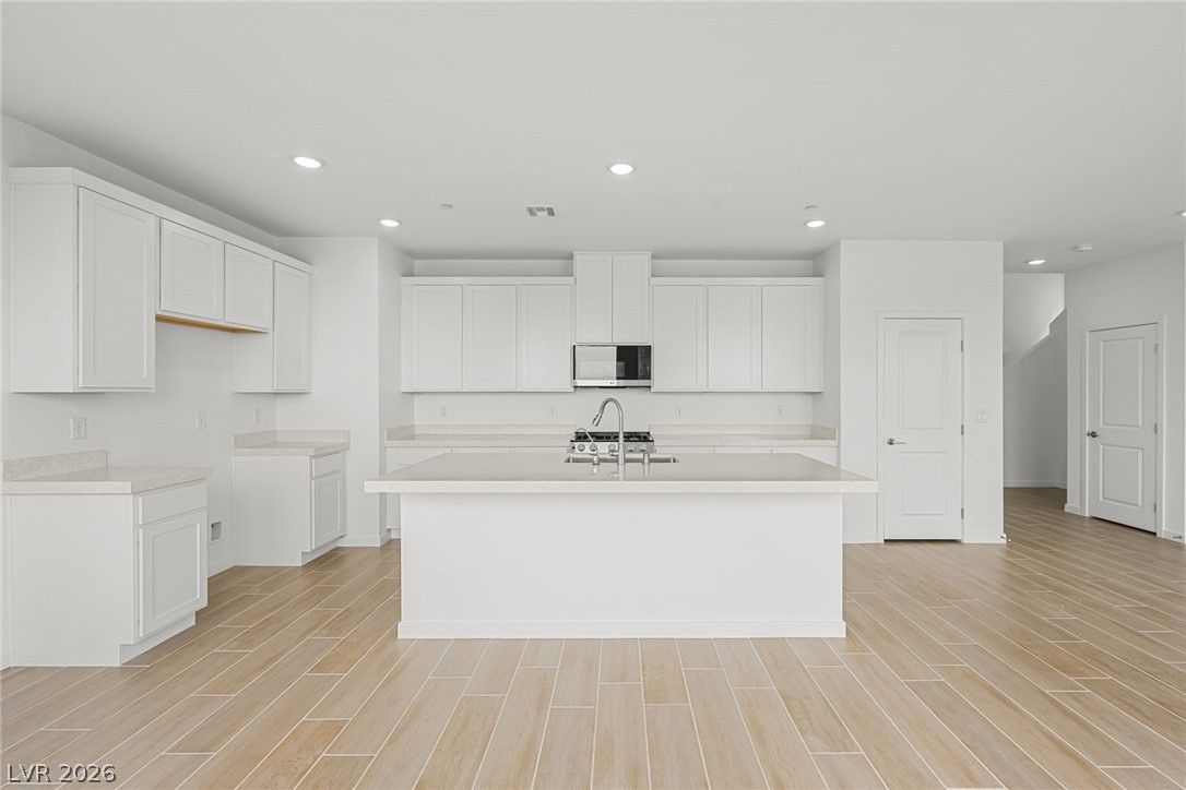 321 Lupton Avenue — photo 5