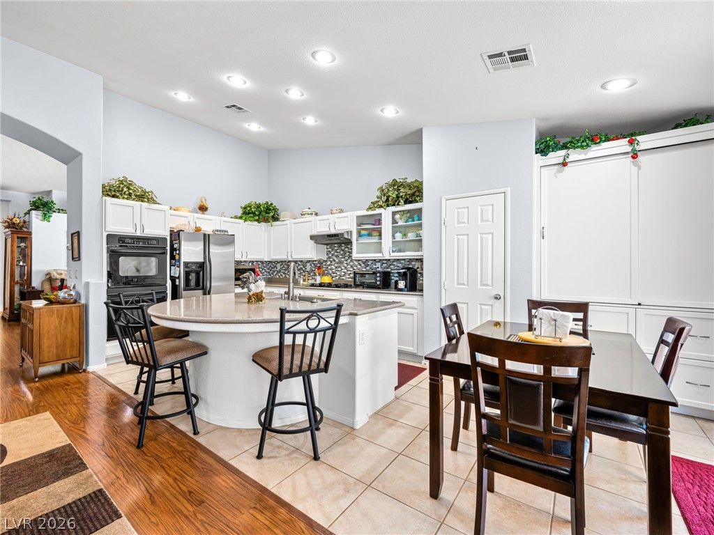 5448 Flying Arrow Place — photo 4