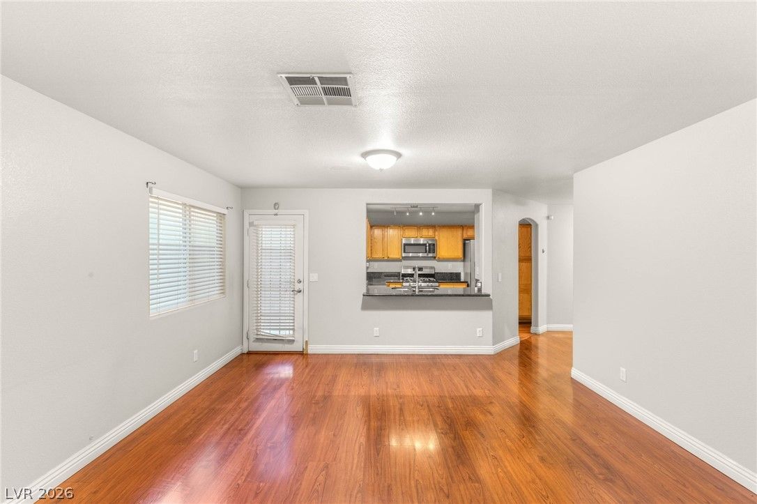9091 Hombard Avenue — photo 3