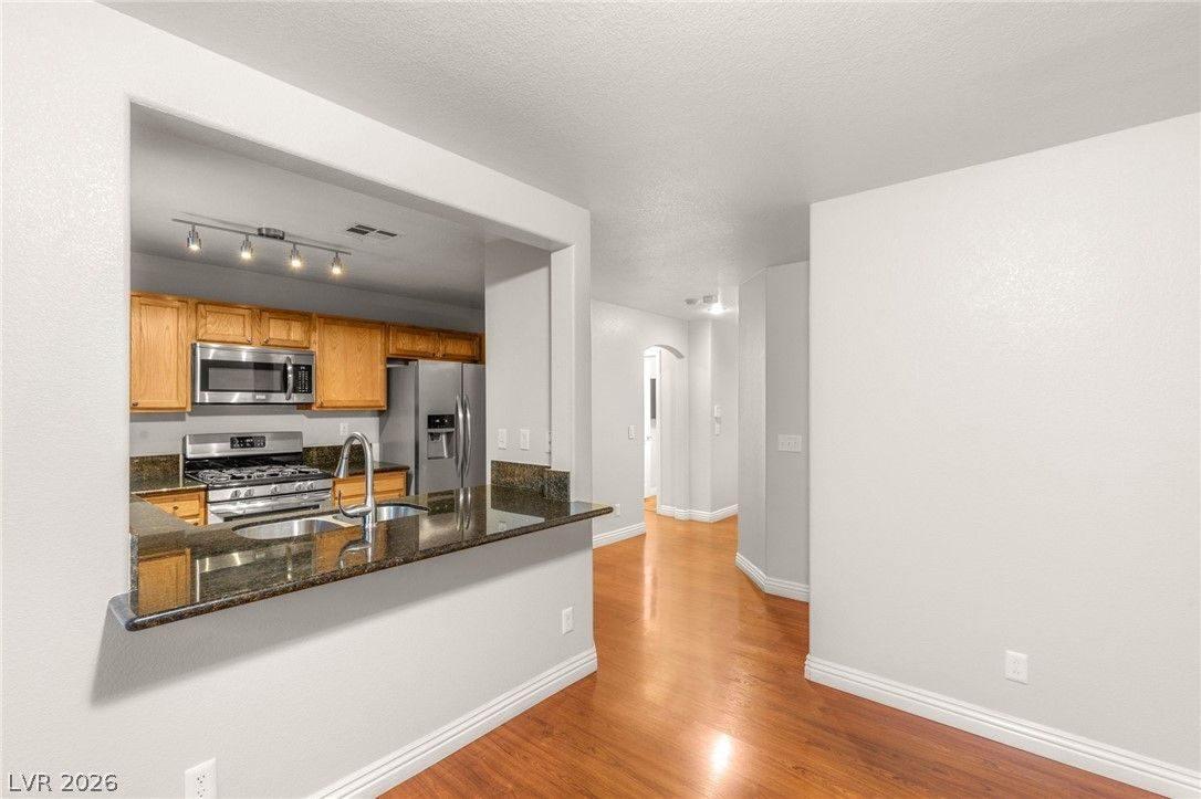 9091 Hombard Avenue — photo 4