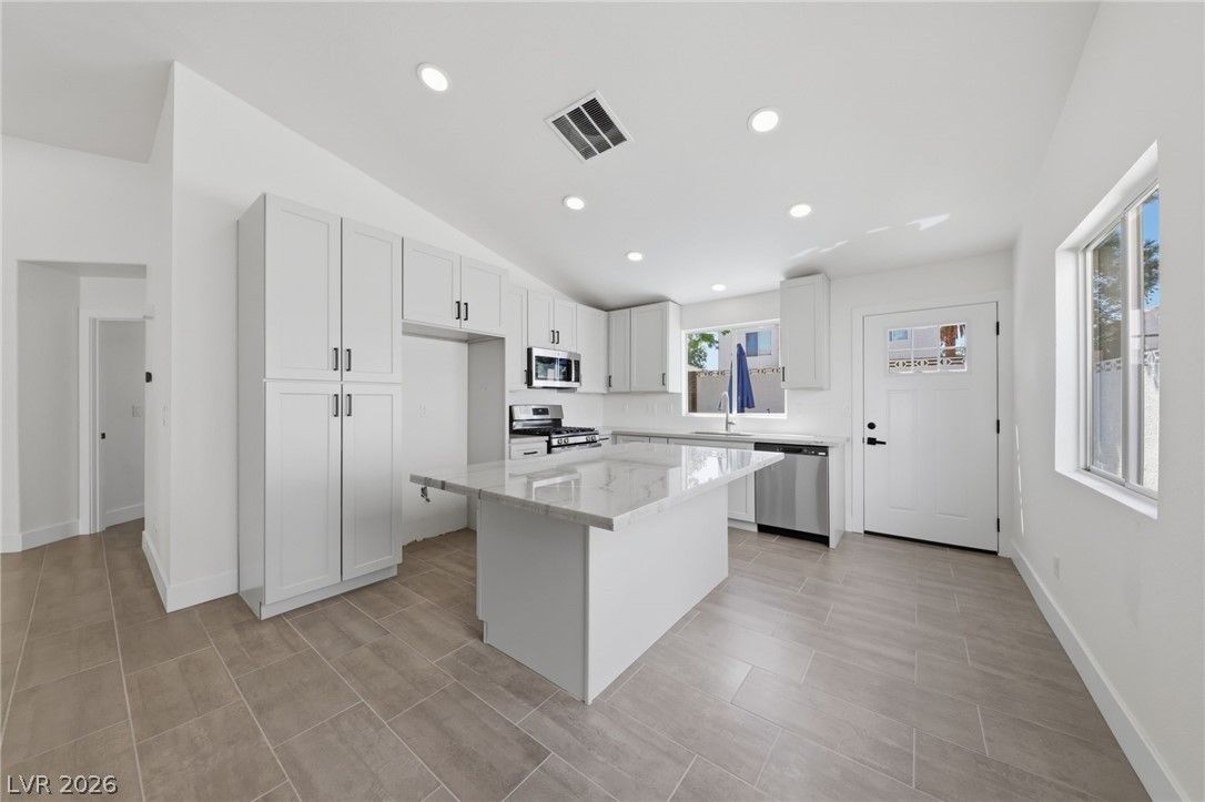 7229 Winding Creek Drive — photo 2
