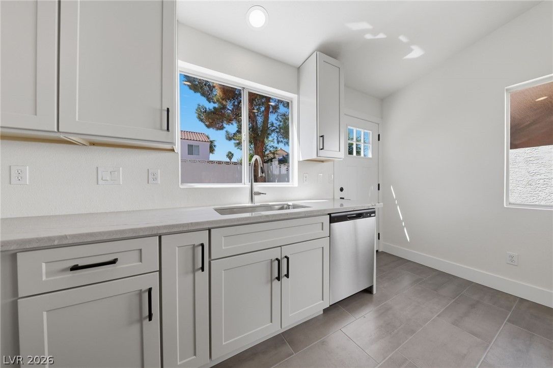 7229 Winding Creek Drive — photo 3