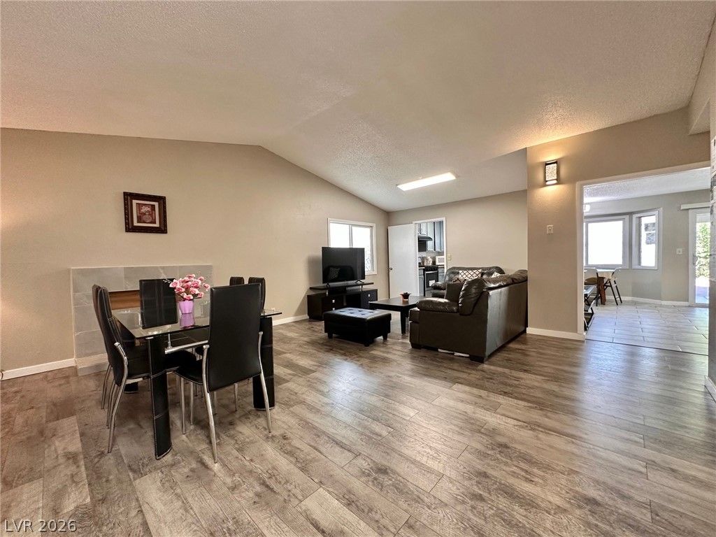 2340 Viewcrest Road — photo 5