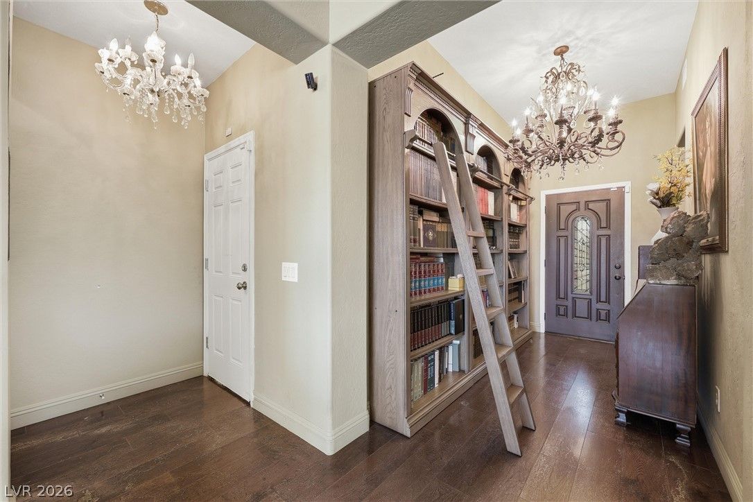 3895 Galiceno Drive — photo 3 of 39