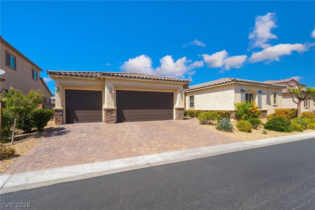 9772 Mosaic Canyon Court — photo 2
