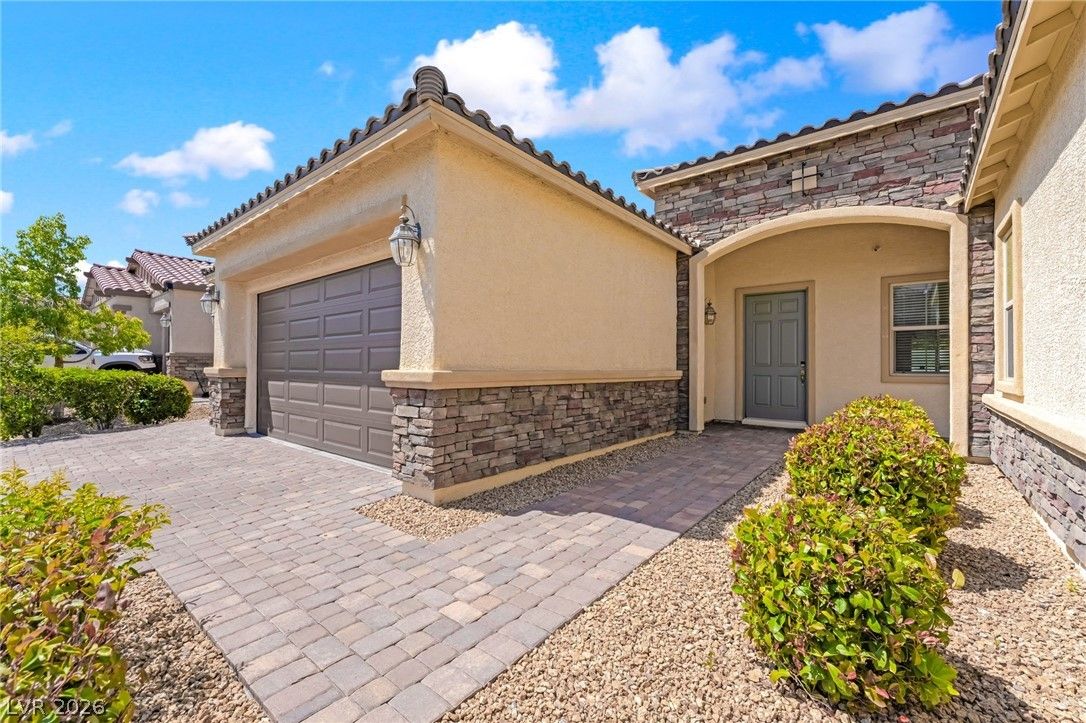 9772 Mosaic Canyon Court — photo 3