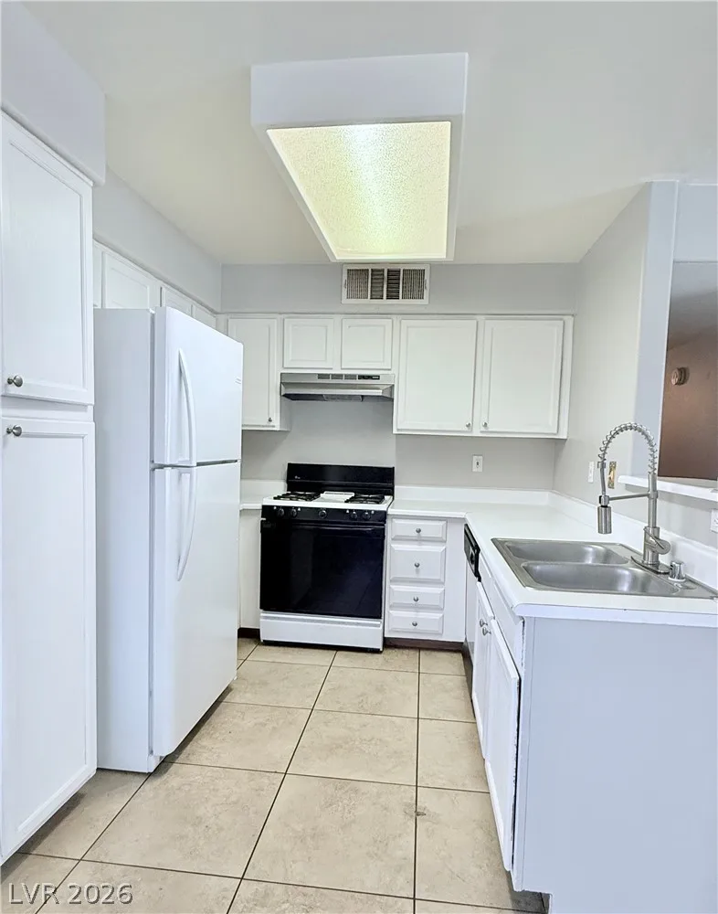 3055 Key Largo Drive 204 — photo 4 of 20