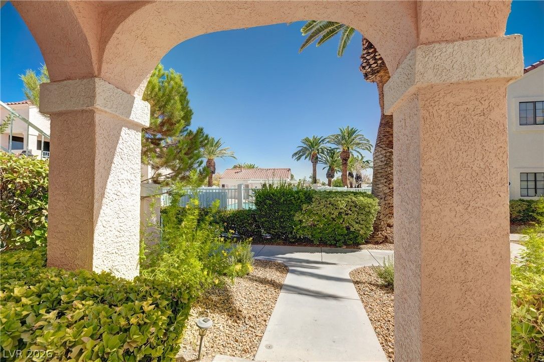 4835 South Torrey Pines Drive 104 — photo 2