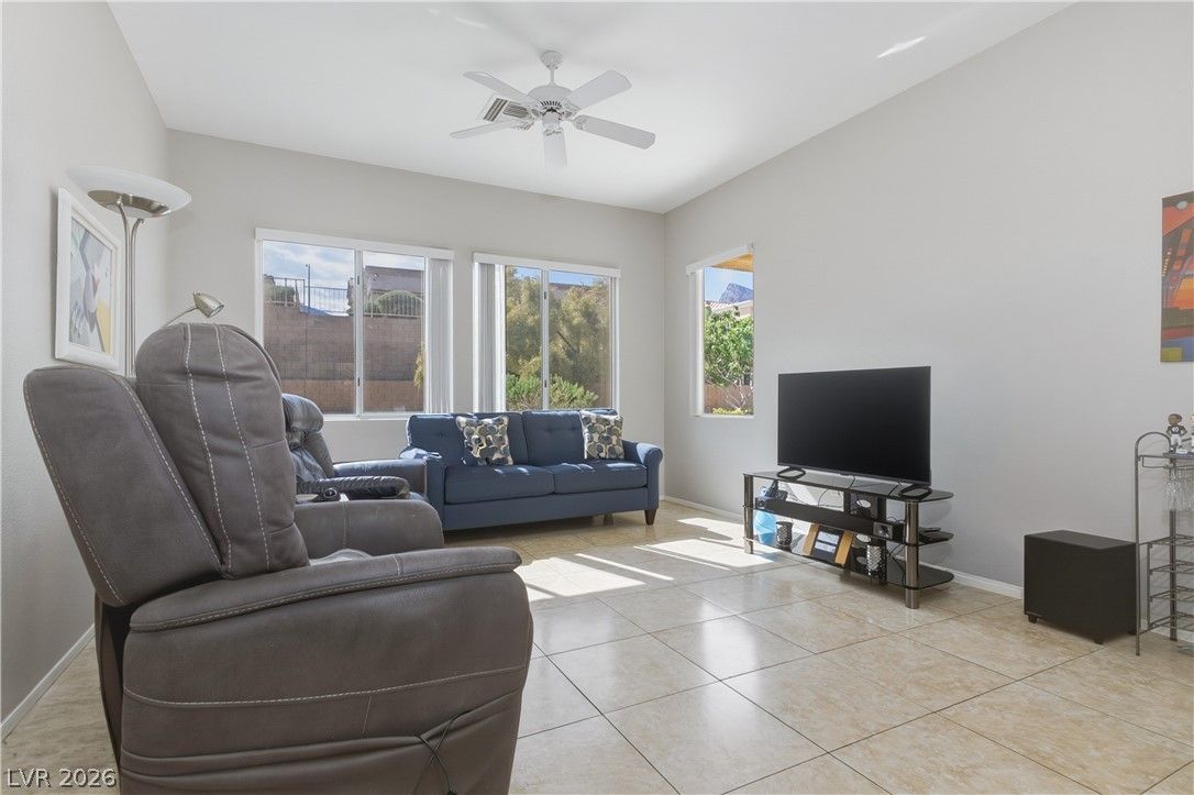 2121 Red Dawn Sky Street — photo 2