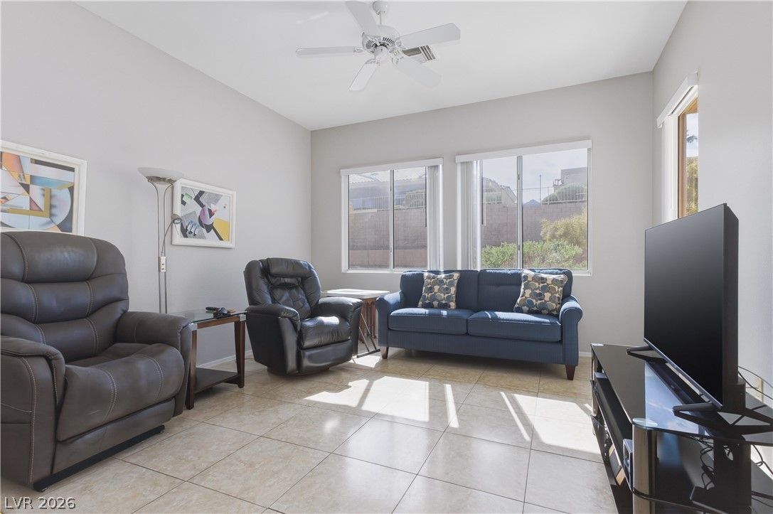 2121 Red Dawn Sky Street — photo 3