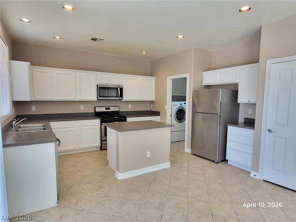 7946 Skyline View Court — photo 3 of 19