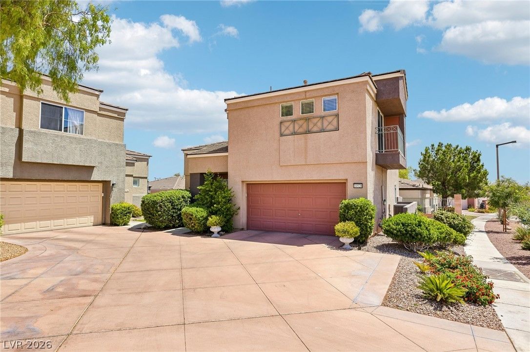 10528 India Hawthorn Avenue — photo 2