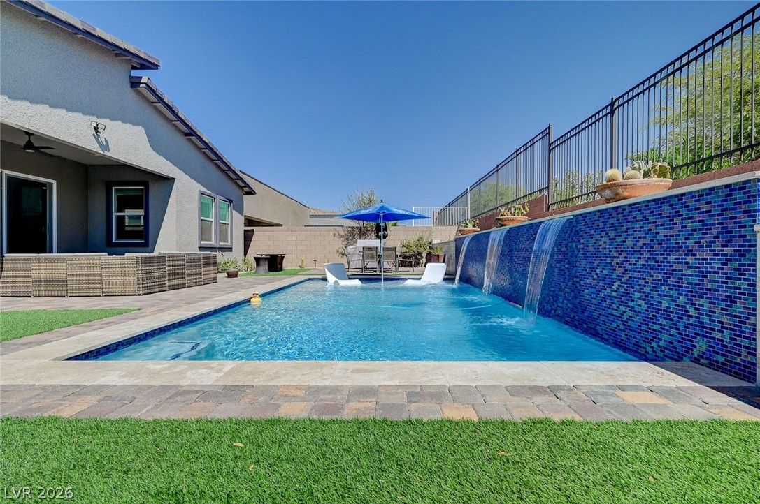 33 Reverie Heights Avenue — photo 2