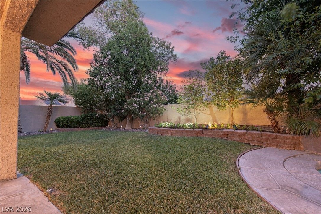 8513 Estrelita Drive — photo 4