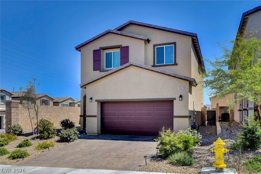 10927 Cambridge Lakes Avenue — photo 2