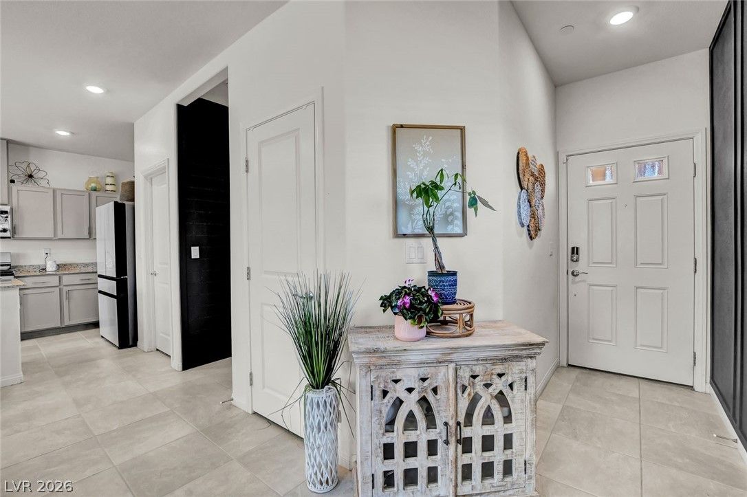 10927 Cambridge Lakes Avenue — photo 5