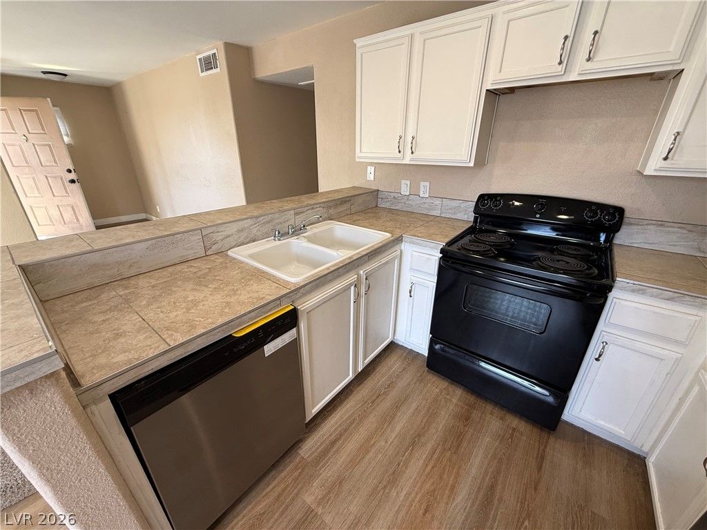 2982 Juniper Hills Boulevard 201 — photo 5