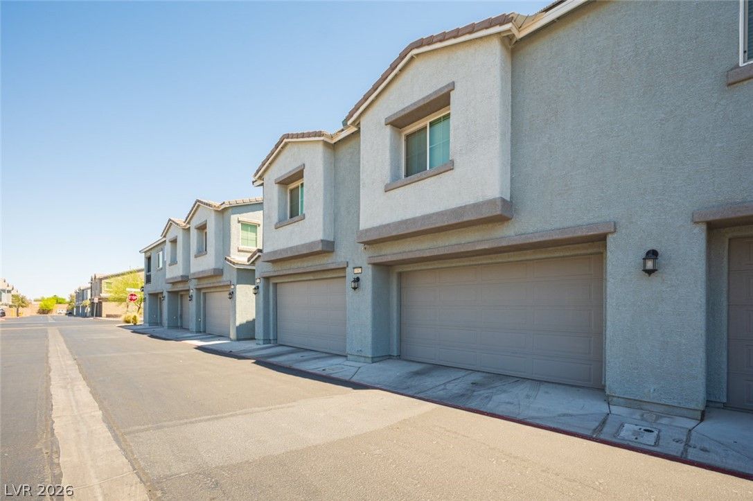 5565 Autumn Cliffs Way — photo 4