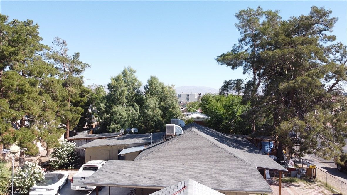 48 North 28th Street — photo 3 of 5